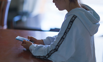 いじめ　誹謗中傷　SNS　孤独